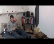 Толстый студент трахает молодую подругу в присутствии своего друга